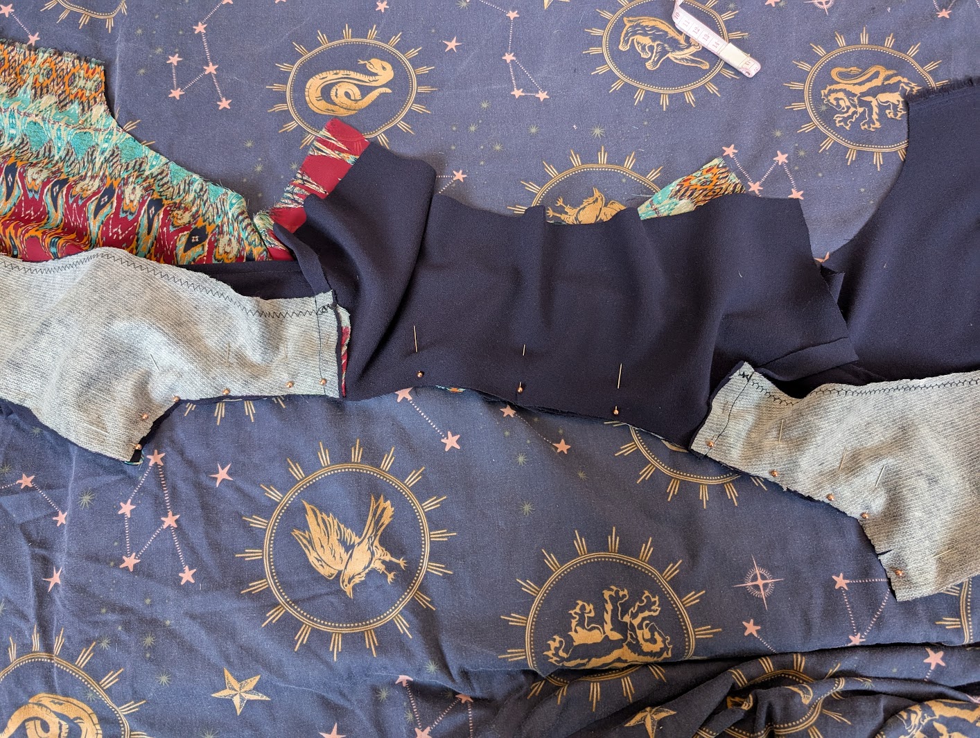 pinned collar stitch - close-up